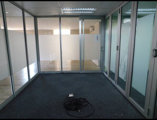 383M² OFFICE TO LET IN HYDE PARK
